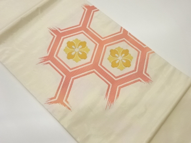 亀甲に花菱模様織出し開き名古屋帯（額縁仕立て）